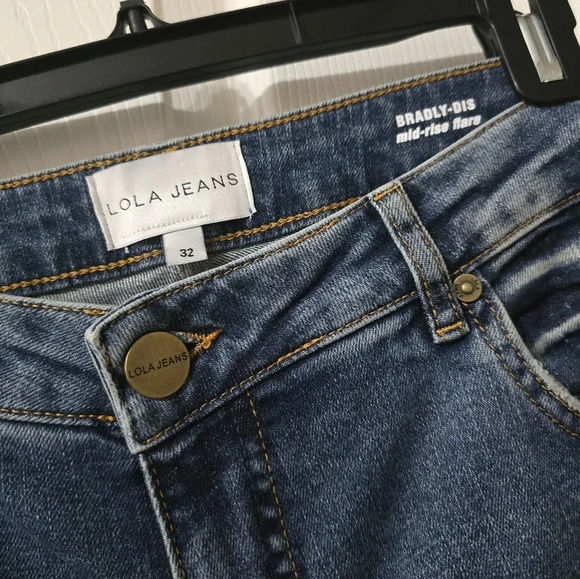 NWT LOLA Bradly-DIS Midrise Flare Jeans, Medium Wash, Destructed, Size 32. - Picture 7 of 13